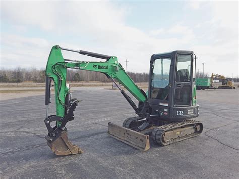 2014 bobcat e32 mini excavator|bobcat e32 price.